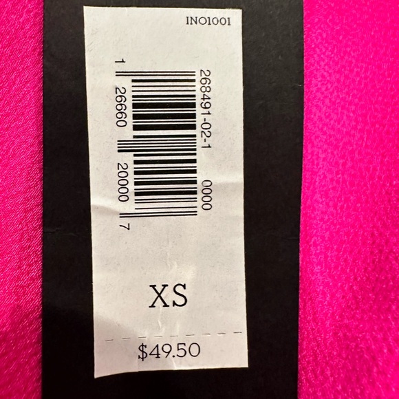 Banana Republic sleeveless perfect V-neck Camisole - Picture 4 of 5